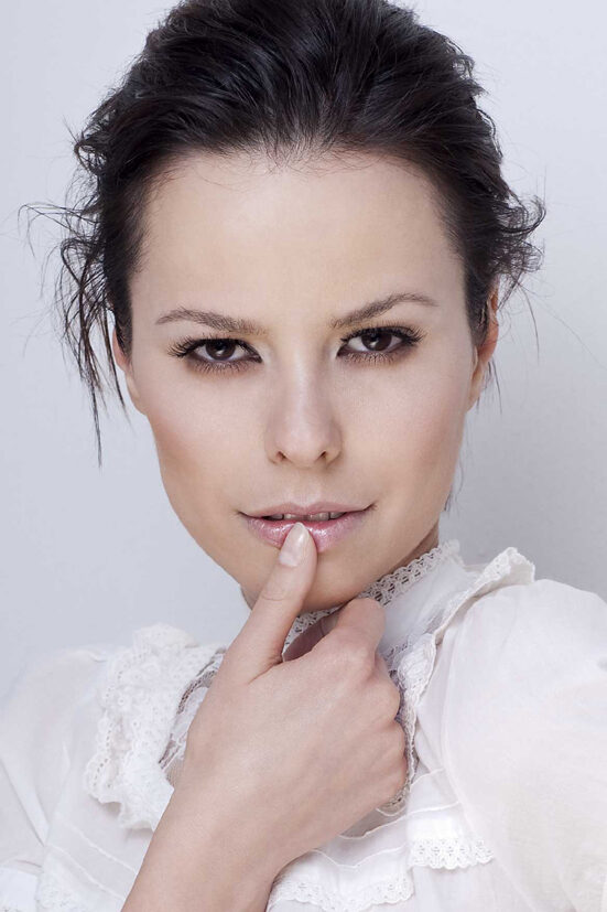 Adela Bar.